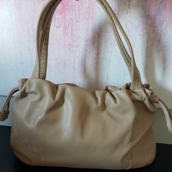 Ann taylor tan half moon leather bag..magnetic closure - Picture 4 of 15